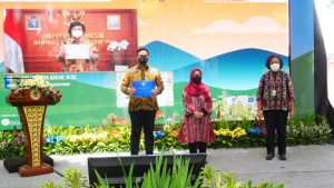 PTBA dan Pemprov Sumsel Raih Penghargaan Program Kampung Iklim KLHK