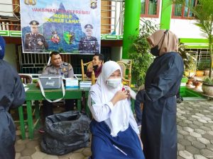 Polres Lahat Gelar Giat Vaksinasi Mobile Presisi di Pesantren Al-Fatah