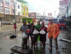 DPC PKS Kemuning Berikan Bantuan Korban Banjir Kota Palembang