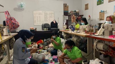 Lapas Perempuan Palembang Bekali WBP Kemampuan Membuat Handicraft Berbahan Kain Flanel