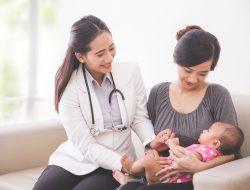 ALODOKTER HADIRKAN KONSULTASI DOKTER KE RUMAH YANG TERJANGKAU BAGI MASYARAKAT