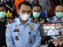 Kanim Palembang Deportasi Pekerja Asal Negeri China Yang Bekerja di PT KIM Banyuasin