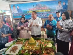 Pemotongan Tumpeng HUT KE 4 Tahun Kepemimpinan Cik Ujang.SH & H.Haryanto.SE.MM