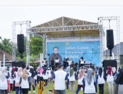 Meriahkan Ulang Tahun Kementerian BUMN ke-25, PLN Ajak Segenap BUMN dan Masyarakat di Sarolangun Jalan Sehat Bersama