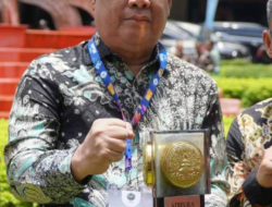 Bupati Lahat Terima piala Adipura