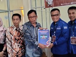 Ketua Dpc partai Demokrat Lahat Daftarkan 40 Bacaleg Ke KPU Lahat