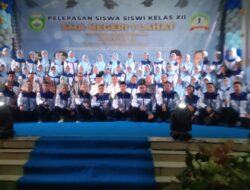 Pelepasan siswa-siswi kelas Xll SMAN 1 Lahat dihadiri PLT Kepala Dinas Pendidikan Drs.H.Sutoko.M.Si