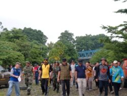 Pj Bupati Lahat Bersama Forkompinda Gelar Gotong Royong Ditepian Sungai Ayek Lematang