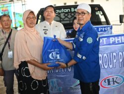 PT.ABG  salurkan sembako 495 paket untuk masyarakat tertimpa banjir.