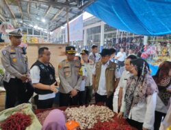 Operasi pasar Sidak, dan cek ketersediaan beras di gudang bulog lahat,team satgas ketahanan pangan kab. Lahat dalam rangka pengendali inplasi