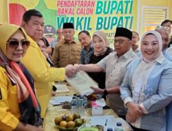 Pasangan Berlian Kembalikan Formulir Pendaftaran Ke Kantor DPD Partai Golkar