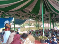 Kehadiran Hj.Lidyawati Calon Bupati Lahat Di Acara Pengajian Dan Halal Bihalal Desa Purnama Sari Kikim Barat di sambut Antusias Warga