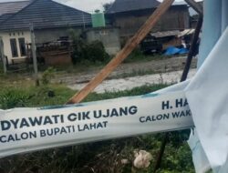 Miris Alat Peraga Kampanye (APK) Paslon Berlian Diduga Sengaja Dirusak Oleh Orang Tak Dikenal