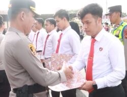 Kapolres Lahat Berikan  Penghargaan kepada Personel Berprestasi