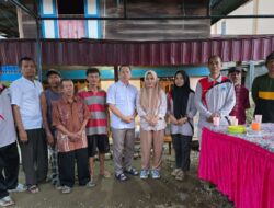 Peduli Korban Kebakaran di Desa Tanah Pilih Kec Gumay Talang Balkisri Anggota DPRD Fraksi Partai Demokrat Lahat Berikan Bantuan