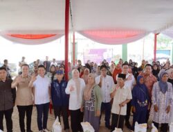 Warga Kelurahan Karya Jaya Kec Kertapati Kota Palembang  Terima Bantuan Pangan Berupa Beras