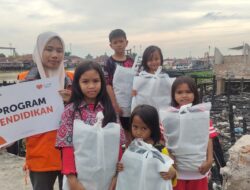 Rumah Zakat Salurkan Perlengkapan Sekolah untuk Anak-anak Korban Kebakaran di Seberang Ulu 1, Palembang