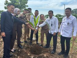 Dukung Peresmian Program Ketahanan Pangan, Rutan Baturaja Laksanakan Penanaman Pohon Kelapa