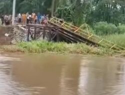 Ironis, Sehari Usai Perbaikan Jembatan Lubuk Rukam Ogan Ilir Ambruk Lagi