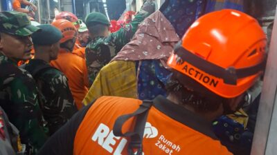 Rumah Zakat Terjunkan Relawan Bantu Evakuasi Korban Kecelakaan KRL di Bekasi Timur