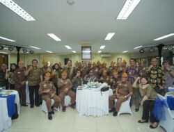 Semarak HUT ke-81 RI, PTBA Bersama MIND ID Group Berikan Apresiasi dan Bantuan Paket Sembako untuk LVRI